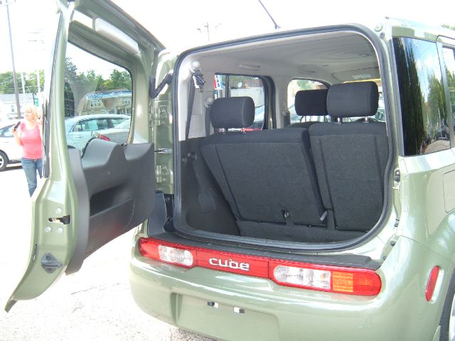 2010 Nissan cube E43