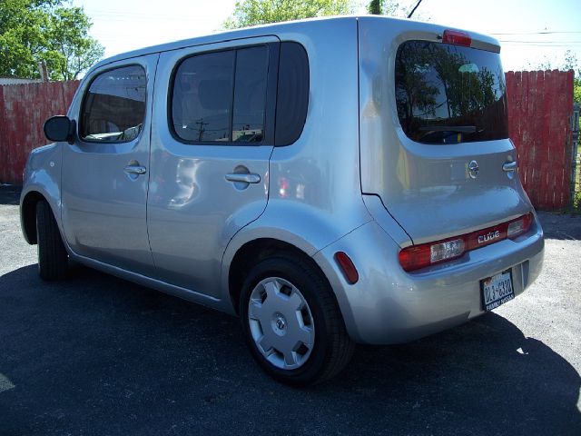 2011 Nissan cube W/T REG CAB