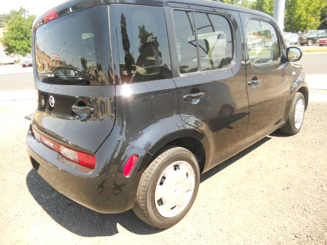 2011 Nissan cube XLT 4D