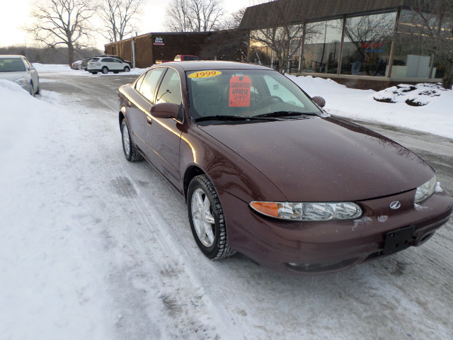 1999 Oldsmobile Alero 4dr Sdn I4 CVT 2.5 S Sedan