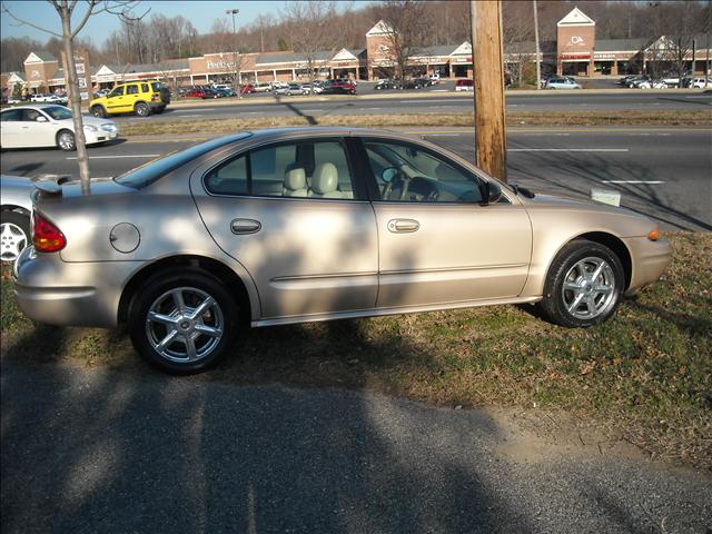 2003 Oldsmobile Alero FWD 4dr Sport