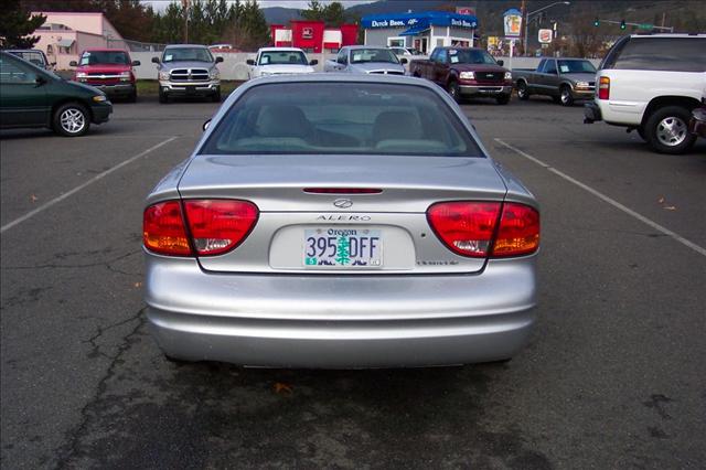 2003 Oldsmobile Alero FWD 4dr Sport