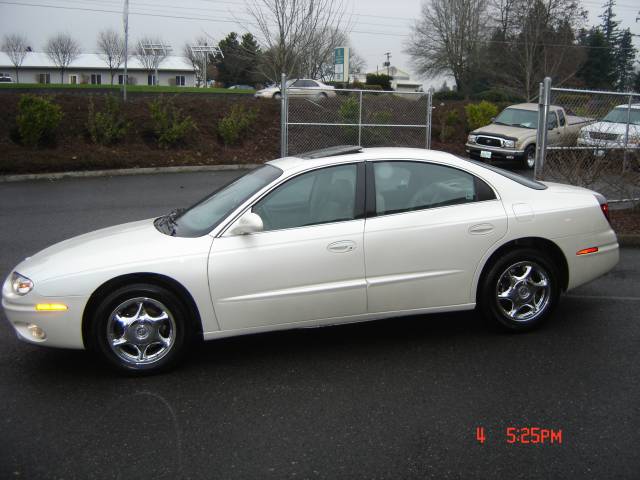 2001 Oldsmobile Aurora 111 WB RWD