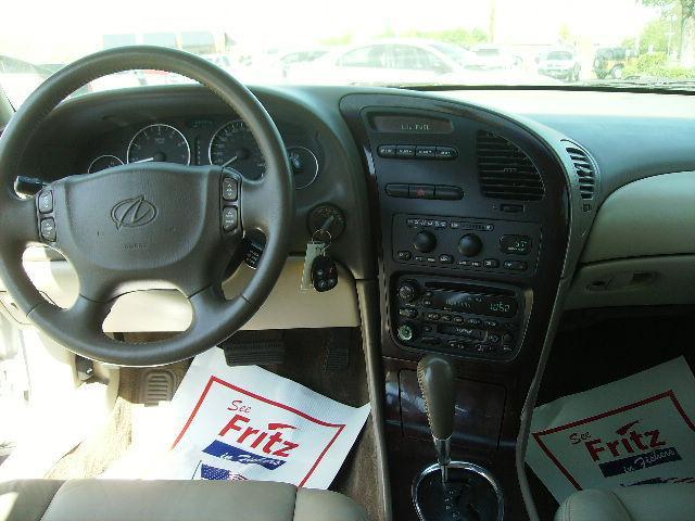 2002 Oldsmobile Aurora 3