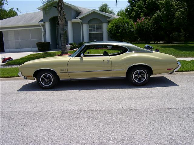 1972 Oldsmobile CUTLASS Sedan 2.4 Automatic SE