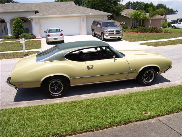 1972 Oldsmobile CUTLASS Sedan 2.4 Automatic SE