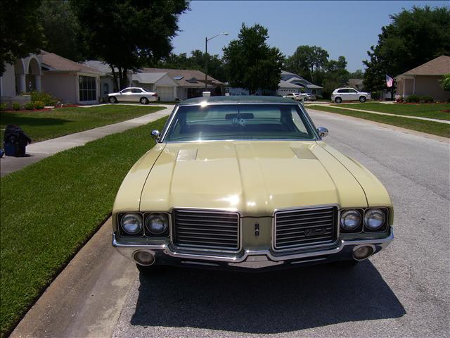 1972 Oldsmobile CUTLASS Sedan 2.4 Automatic SE