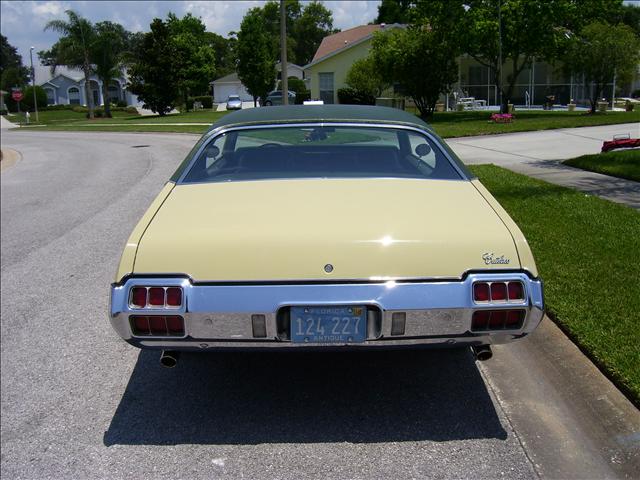 1972 Oldsmobile CUTLASS Sedan 2.4 Automatic SE