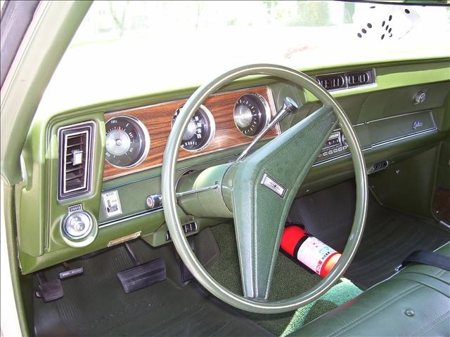 1972 Oldsmobile CUTLASS Sedan 2.4 Automatic SE