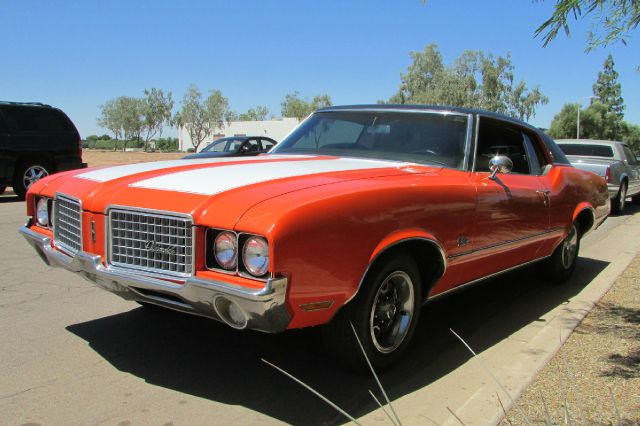 1972 Oldsmobile CUTLASS 4DR 4WD BASE AT