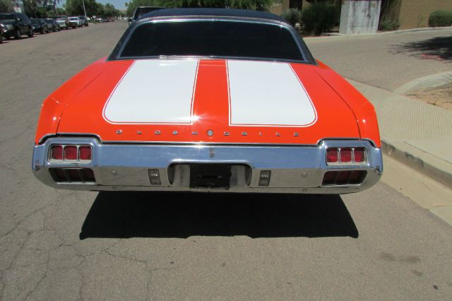 1972 Oldsmobile CUTLASS 4DR 4WD BASE AT