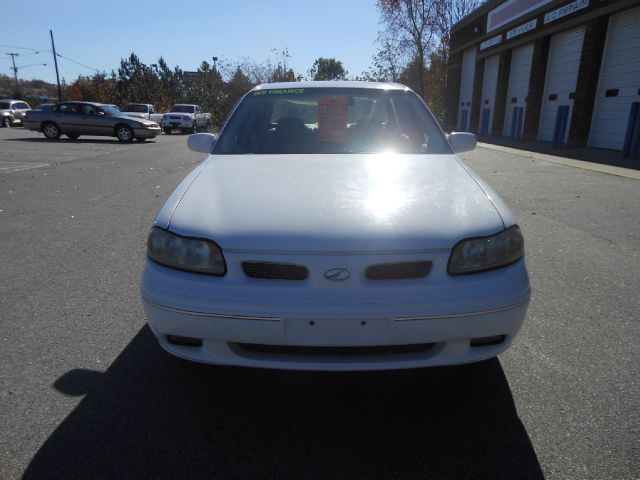 1998 Oldsmobile CUTLASS S Sedan