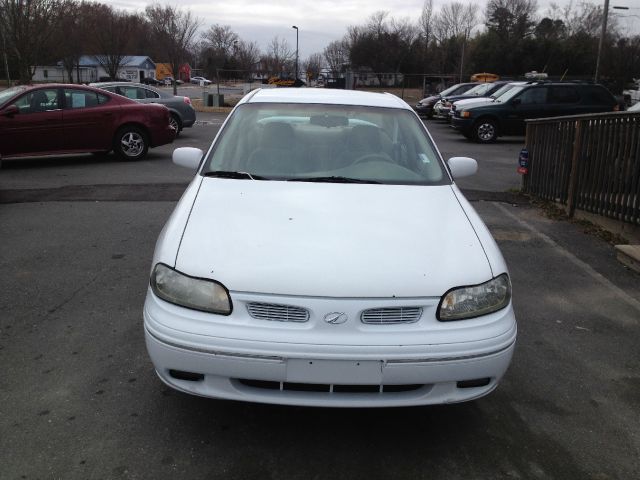 1999 Oldsmobile CUTLASS S Sedan