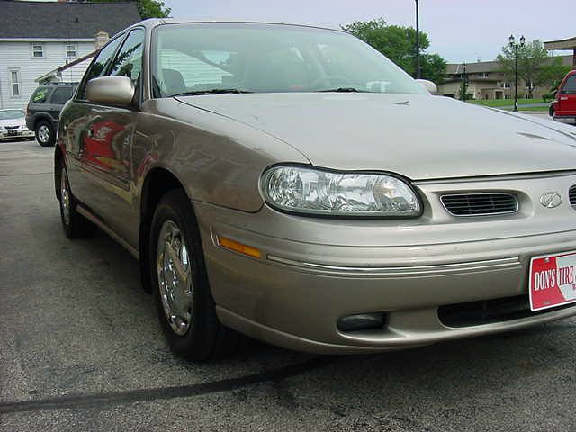 1999 Oldsmobile CUTLASS S Sedan