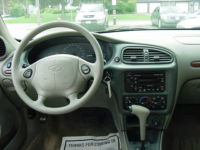 1999 Oldsmobile CUTLASS S Sedan