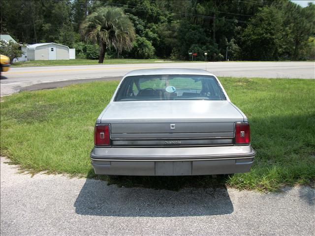 1986 Oldsmobile Cutlass Ciera Laranie