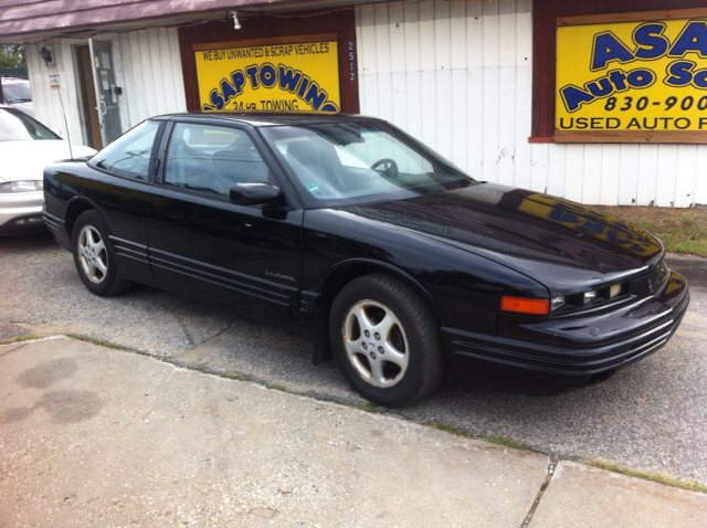 1994 Oldsmobile Cutlass Supreme 4dr Sdn SL Auto Sedan