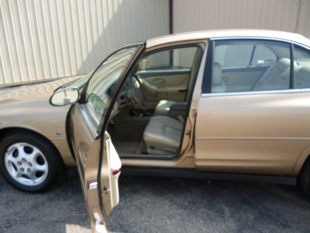 1999 Oldsmobile Intrigue S Sedan