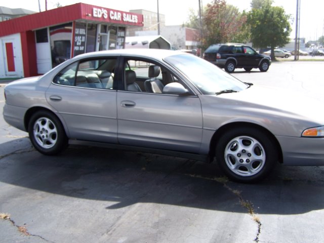 1999 Oldsmobile Intrigue S Sedan