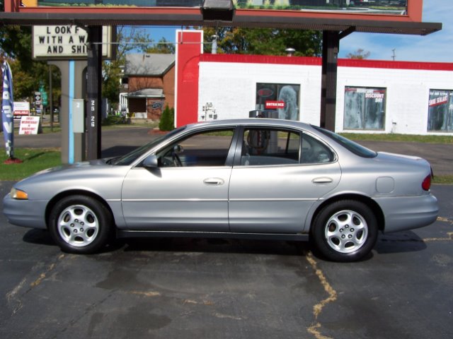 1999 Oldsmobile Intrigue S Sedan