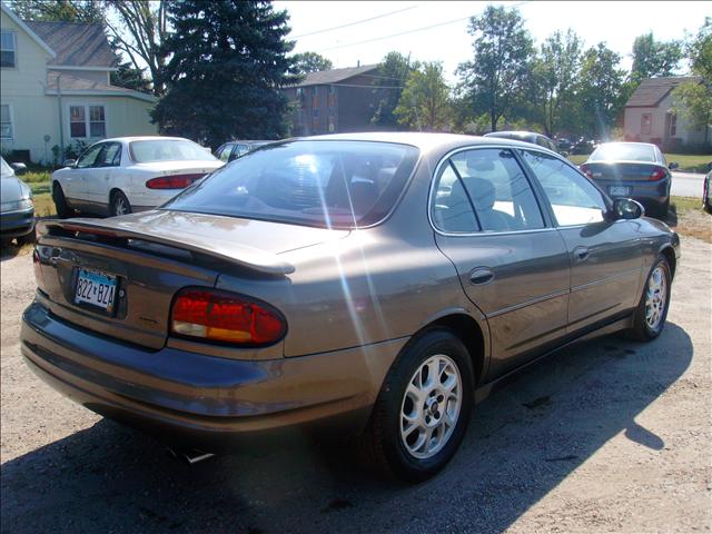 2000 Oldsmobile Intrigue FWD 4dr Sport