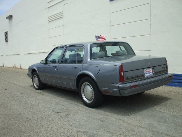 1990 Oldsmobile Ninety Eight 4dr S V6 Auto 2WD