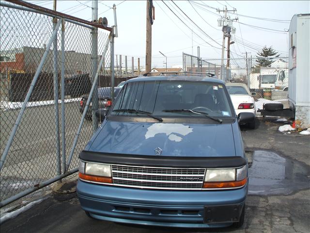 1995 Plymouth Voyager SE