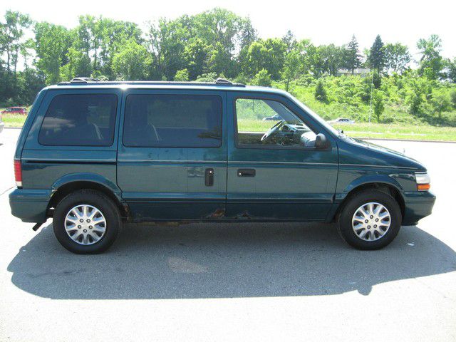 1995 Plymouth Voyager SE