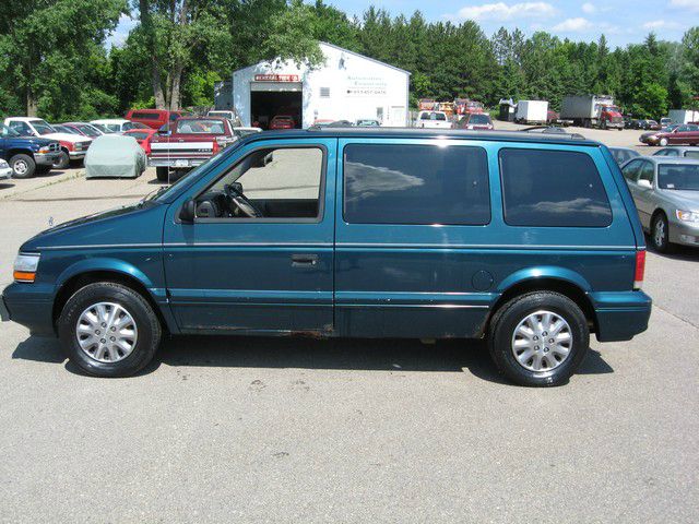 1995 Plymouth Voyager SE