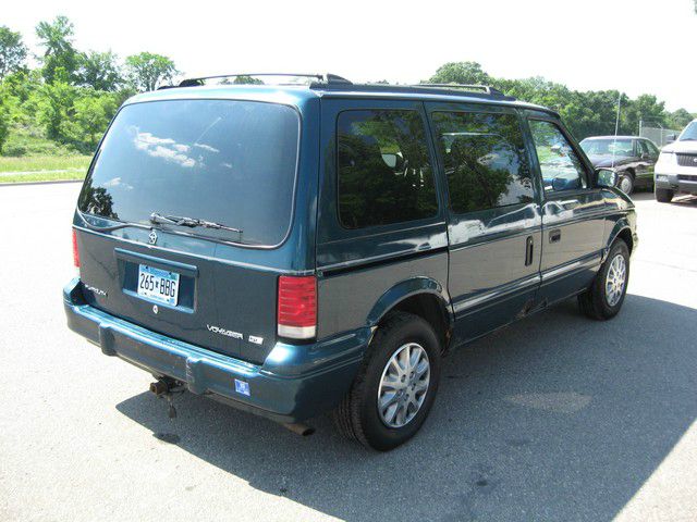 1995 Plymouth Voyager SE