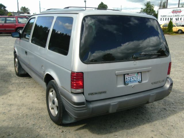 1995 Plymouth Voyager SE