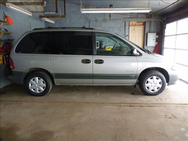 1997 Plymouth Voyager SE