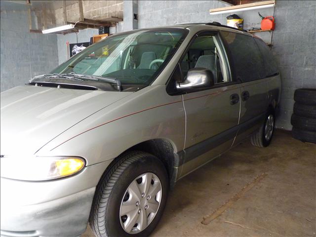 1997 Plymouth Voyager SE