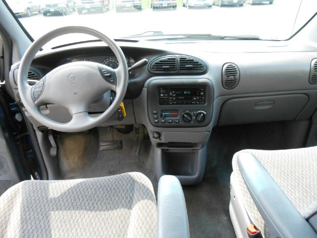 2000 Plymouth Voyager SE