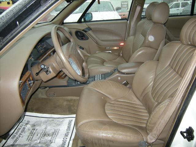 1992 Pontiac Bonneville 4DR Limited AWD