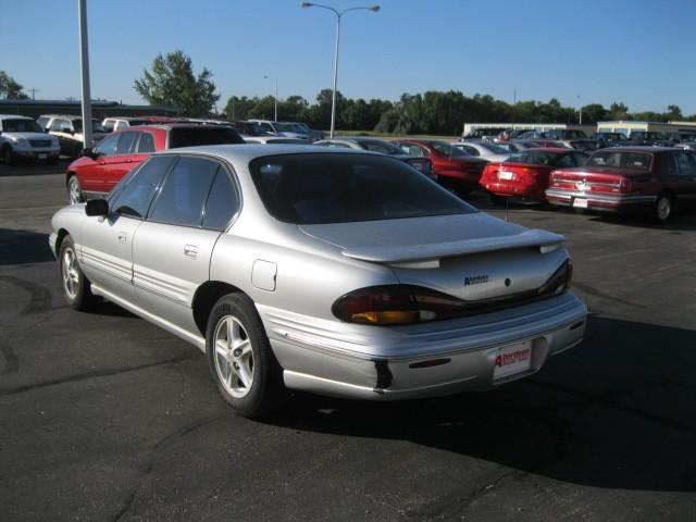 1999 Pontiac Bonneville SE