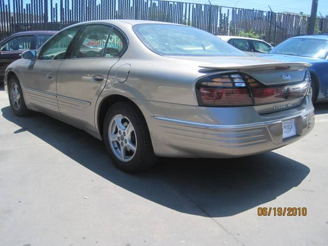 2000 Pontiac Bonneville SE