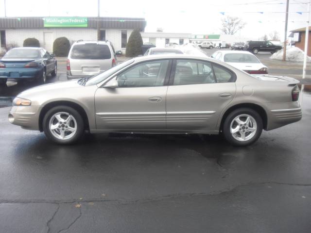 2000 Pontiac Bonneville SE