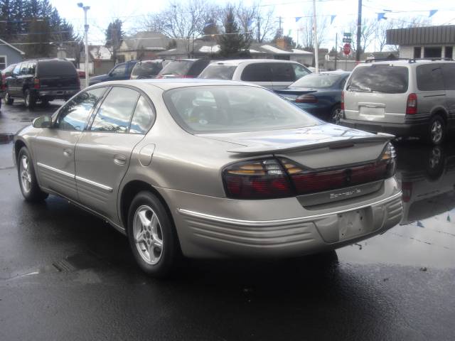 2000 Pontiac Bonneville SE