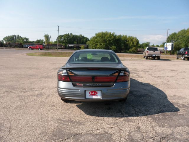 2004 Pontiac Bonneville SE