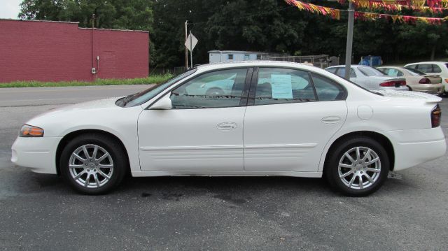 2005 Pontiac Bonneville SE