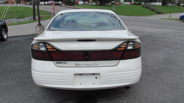 2005 Pontiac Bonneville SE