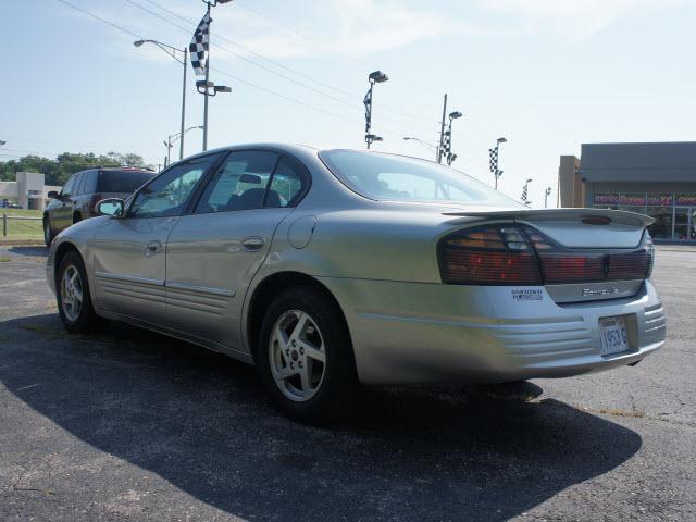 2005 Pontiac Bonneville SE