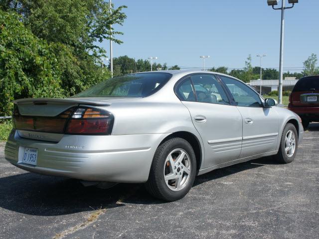 2005 Pontiac Bonneville SE