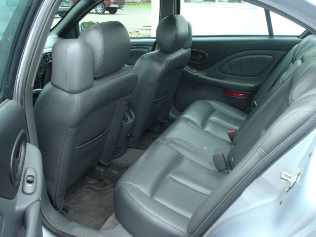 2005 Pontiac Bonneville SE