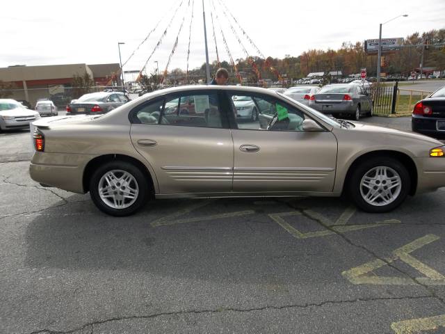 2005 Pontiac Bonneville SE