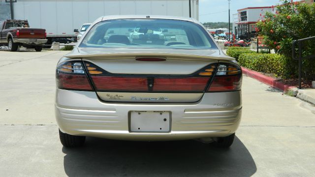 2005 Pontiac Bonneville SE