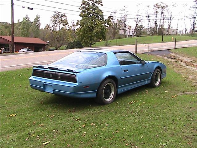 1988 Pontiac Firebird 4dr Sdn V6 CXL