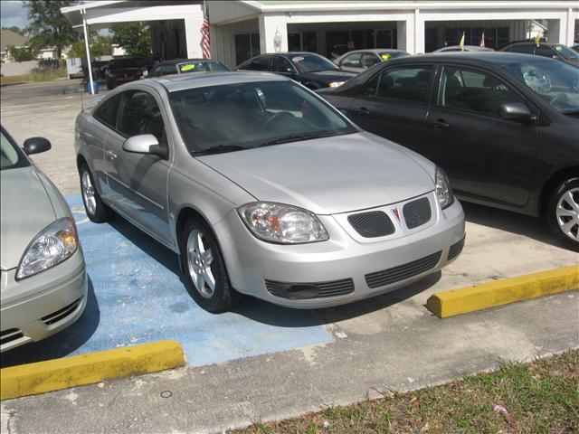 2008 Pontiac G5 LE 7-passenger