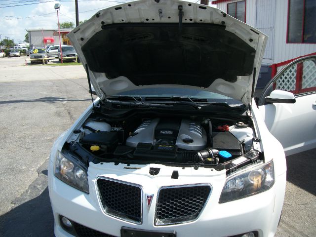 2009 Pontiac G8 LS Flex Fuel 4x4 This Is One Of Our Best Bargains